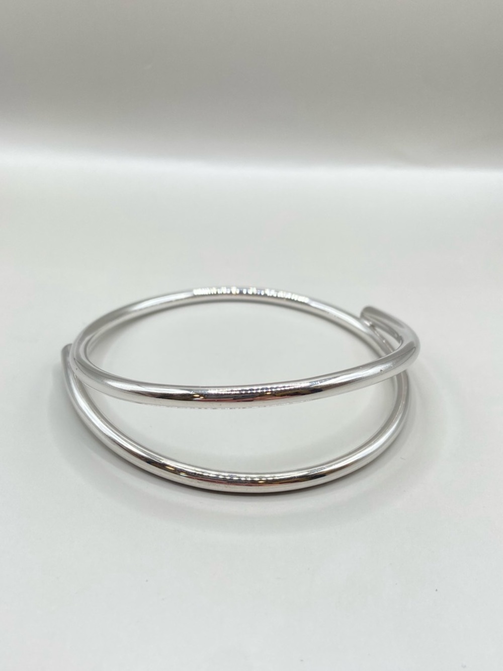 Kendra Scott Myles Bangle Bracelet - Picture 2 of 6